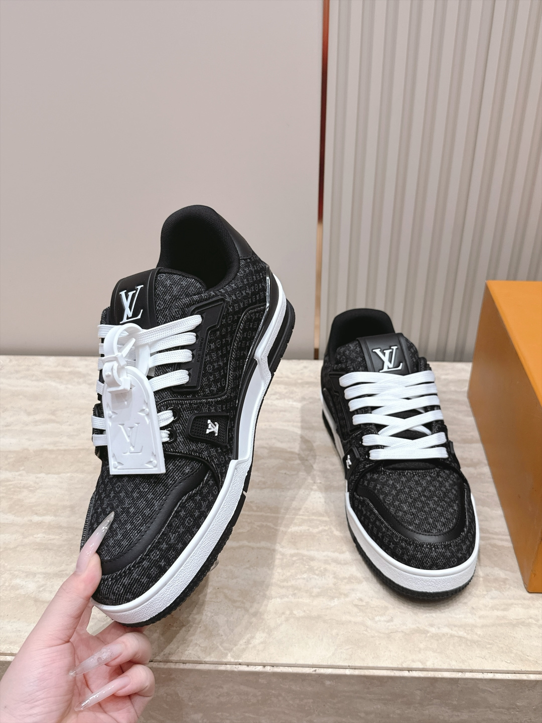 顶级版本: 情侣款 新色系! LV trainer~~全新升级版~~经典回归❗ 情侣款,滑板鞋,篮球鞋,运动鞋…… LV 顶级版本: 情侣款 新色系! LV trainer~~全新升级版~~经典回归❗ 情侣款,滑板鞋,篮球鞋,运动鞋…… LV