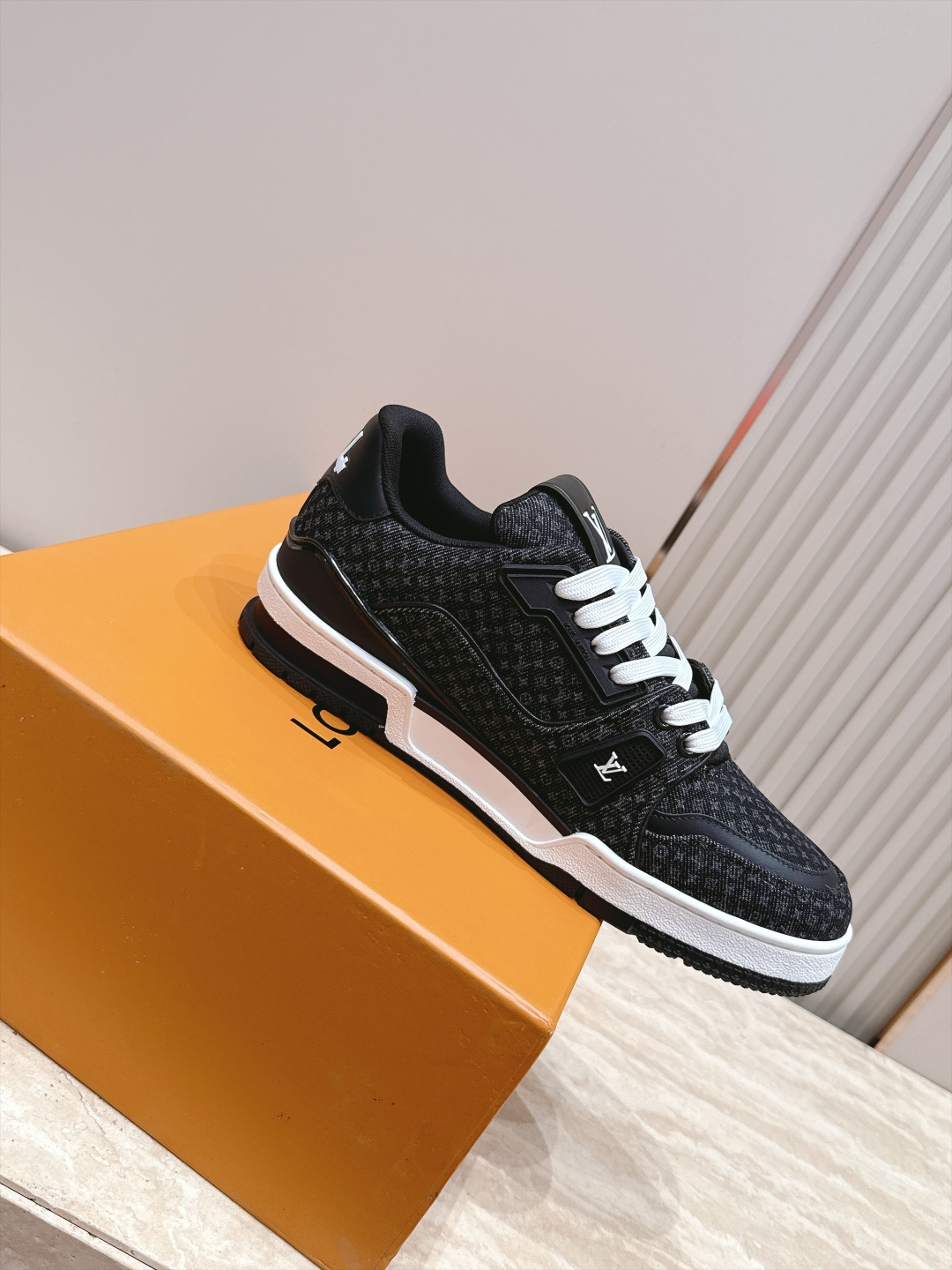 顶级版本: 情侣款 新色系! LV trainer~~全新升级版~~经典回归❗ 情侣款,滑板鞋,篮球鞋,运动鞋…… LV 顶级版本: 情侣款 新色系! LV trainer~~全新升级版~~经典回归❗ 情侣款,滑板鞋,篮球鞋,运动鞋…… LV
