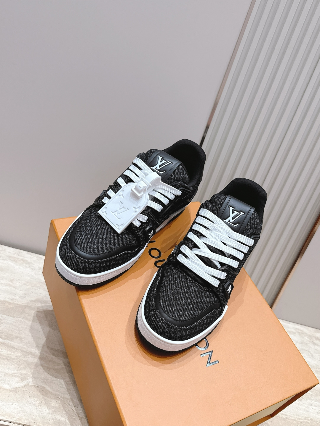 顶级版本: 情侣款 新色系! LV trainer~~全新升级版~~经典回归❗ 情侣款,滑板鞋,篮球鞋,运动鞋…… LV 顶级版本: 情侣款 新色系! LV trainer~~全新升级版~~经典回归❗ 情侣款,滑板鞋,篮球鞋,运动鞋…… LV