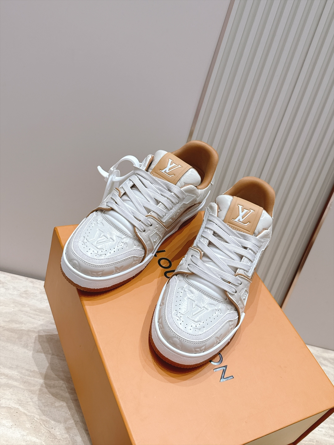 顶级版本: 情侣款 新色系! LV trainer~~全新升级版~~经典回归❗ 情侣款,滑板鞋,篮球鞋,运动鞋…… LV 顶级版本: 情侣款 新色系! LV trainer~~全新升级版~~经典回归❗ 情侣款,滑板鞋,篮球鞋,运动鞋…… LV