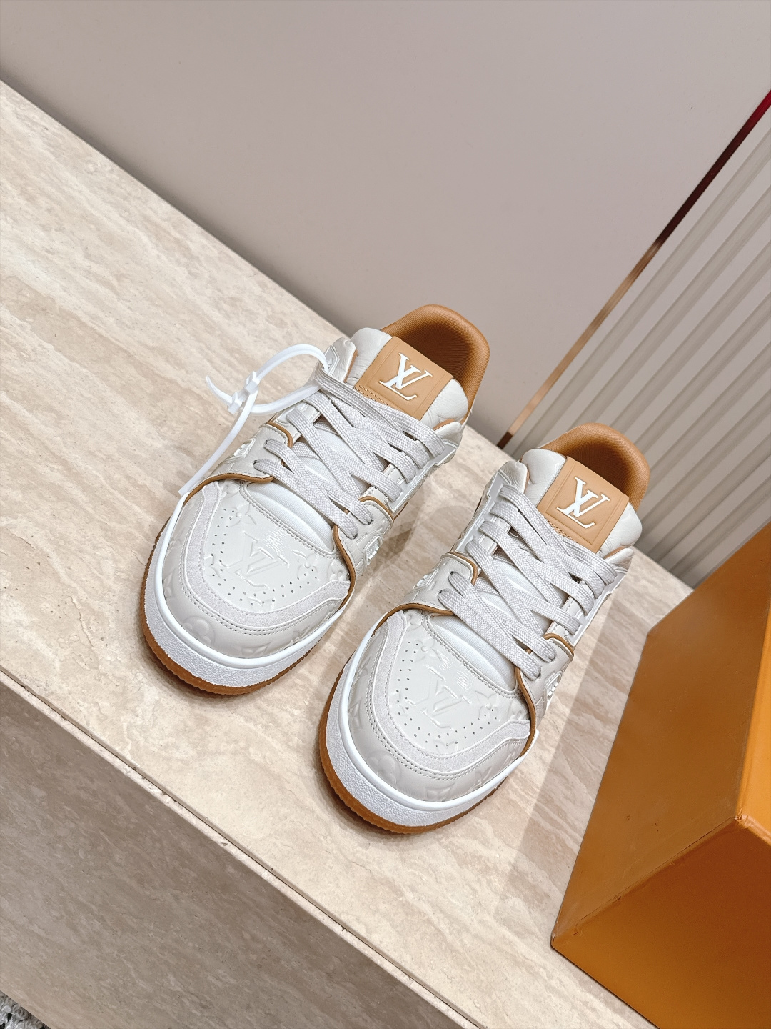 顶级版本: 情侣款 新色系! LV trainer~~全新升级版~~经典回归❗ 情侣款,滑板鞋,篮球鞋,运动鞋…… LV 顶级版本: 情侣款 新色系! LV trainer~~全新升级版~~经典回归❗ 情侣款,滑板鞋,篮球鞋,运动鞋…… LV