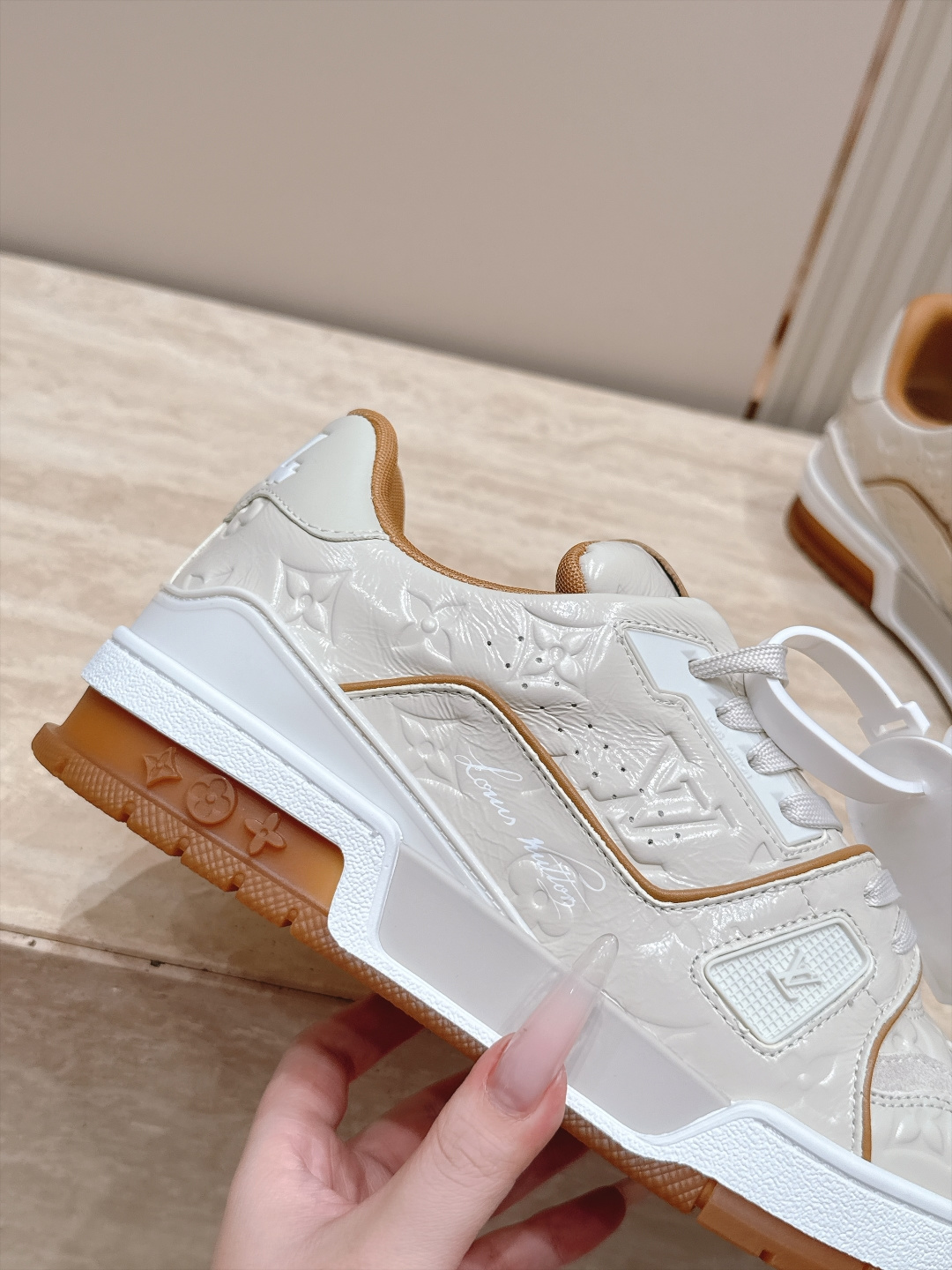 顶级版本: 情侣款 新色系! LV trainer~~全新升级版~~经典回归❗ 情侣款,滑板鞋,篮球鞋,运动鞋…… LV 顶级版本: 情侣款 新色系! LV trainer~~全新升级版~~经典回归❗ 情侣款,滑板鞋,篮球鞋,运动鞋…… LV