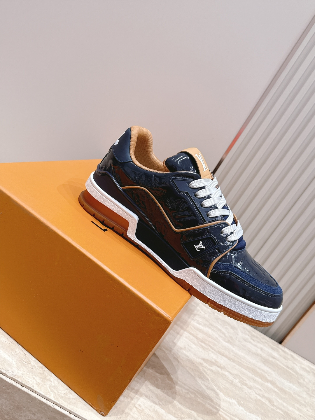 顶级版本: 情侣款 新色系! LV trainer~~全新升级版~~经典回归❗ 情侣款,滑板鞋,篮球鞋,运动鞋…… LV 顶级版本: 情侣款 新色系! LV trainer~~全新升级版~~经典回归❗ 情侣款,滑板鞋,篮球鞋,运动鞋…… LV