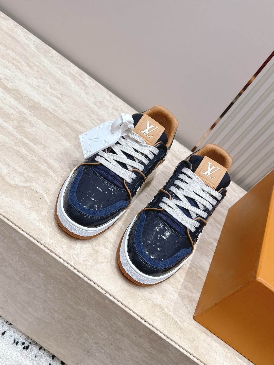 顶级版本: 情侣款 新色系! LV trainer~~全新升级版~~经典回归❗ 情侣款,滑板鞋,篮球鞋,运动鞋…… LV 顶级版本: 情侣款 新色系! LV trainer~~全新升级版~~经典回归❗ 情侣款,滑板鞋,篮球鞋,运动鞋…… LV