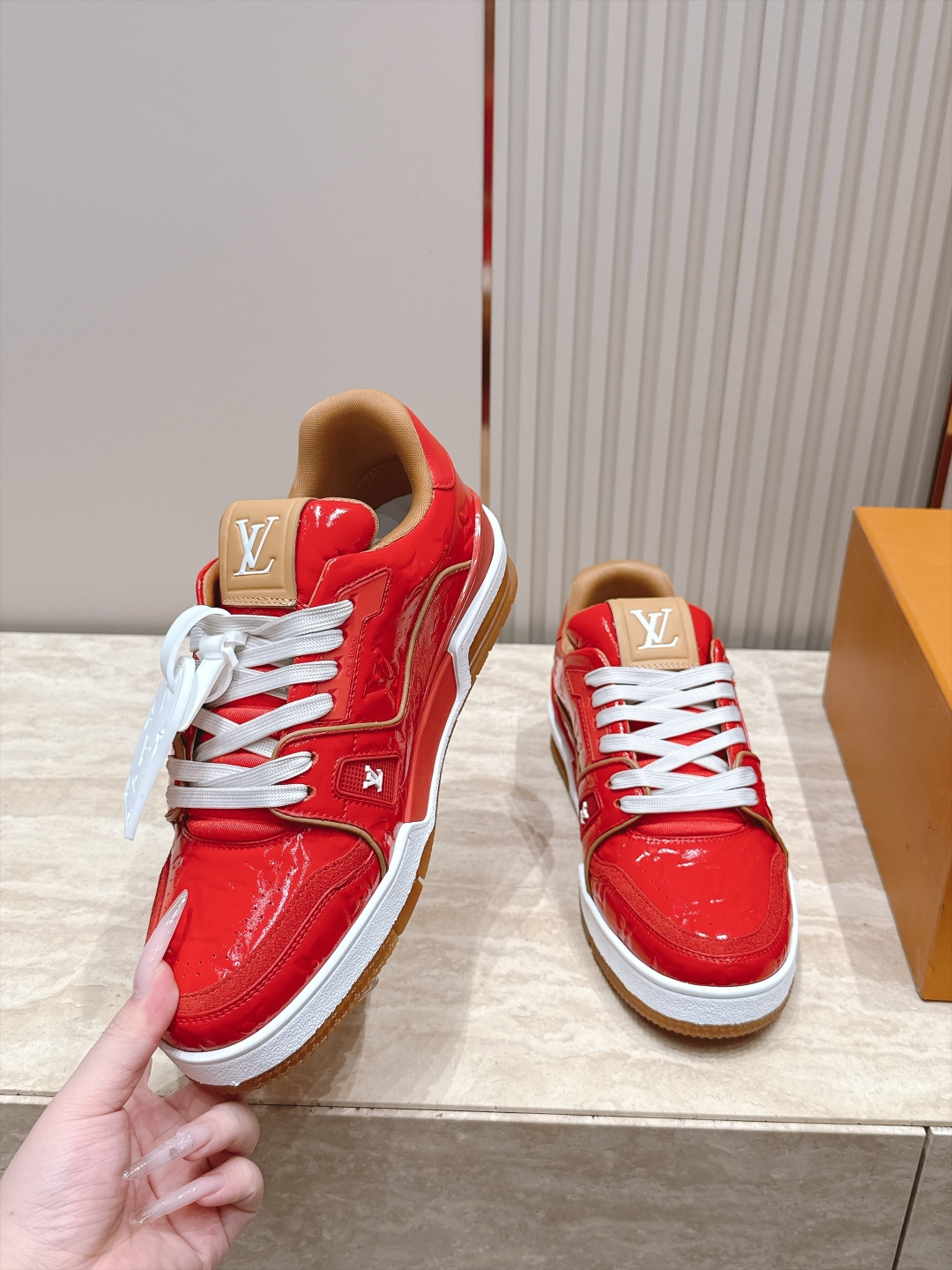 顶级版本： 情侣款 新色系！ LV trainer~~全新升级版~~经典回归❗ 情侣款，滑板鞋，篮球鞋，运动鞋…… LV