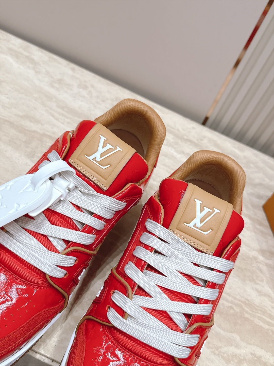 顶级版本： 情侣款 新色系！ LV trainer~~全新升级版~~经典回归❗ 情侣款，滑板鞋，篮球鞋，运动鞋…… LV