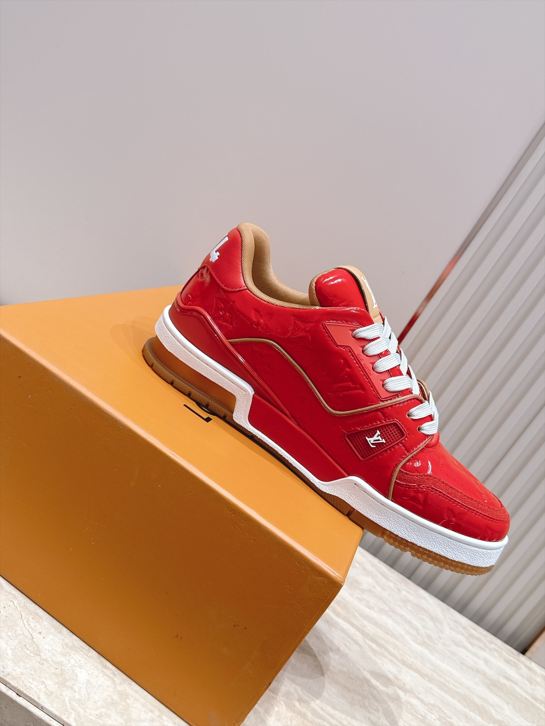 顶级版本： 情侣款 新色系！ LV trainer~~全新升级版~~经典回归❗ 情侣款，滑板鞋，篮球鞋，运动鞋…… LV