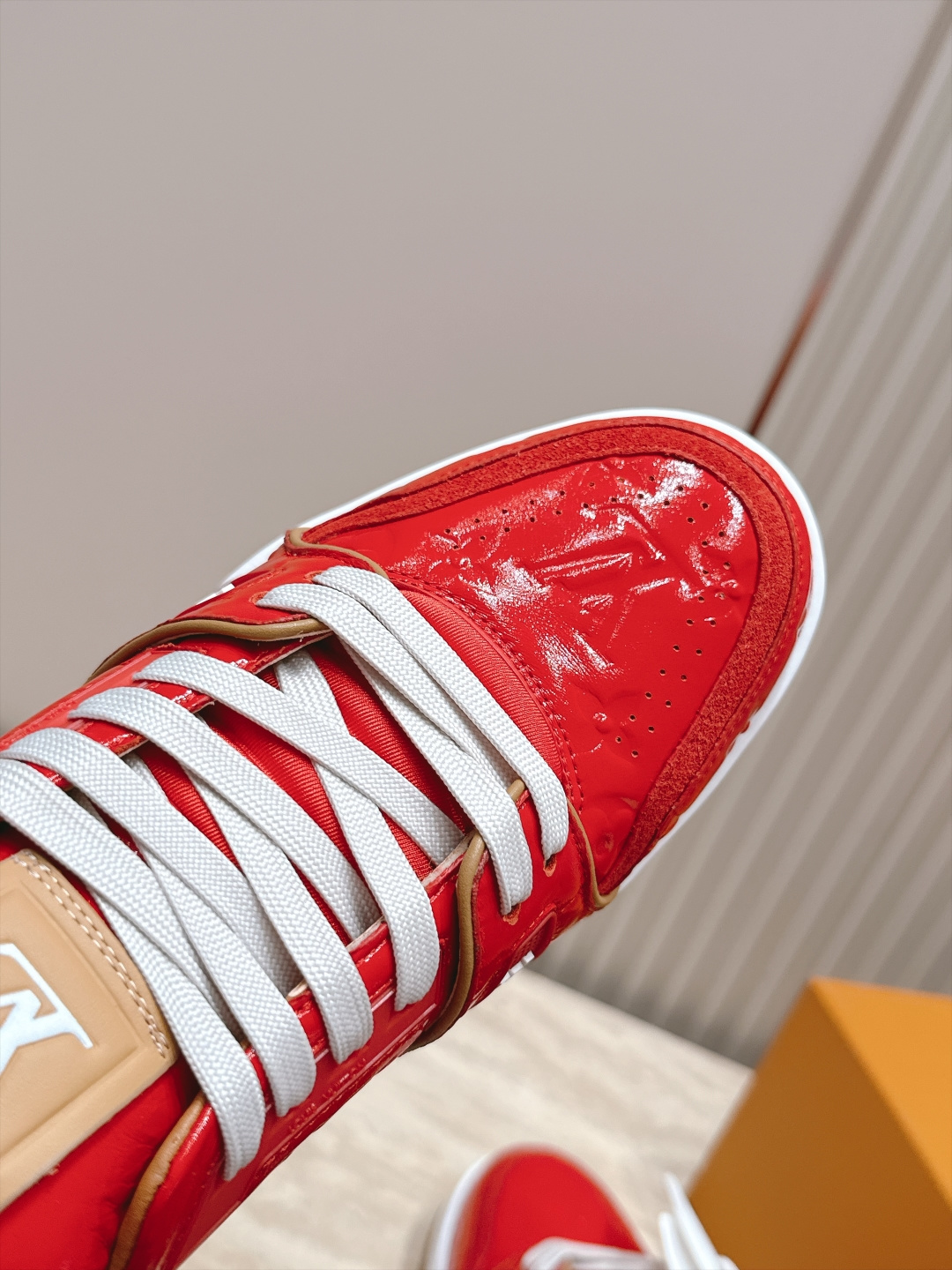 顶级版本： 情侣款 新色系！ LV trainer~~全新升级版~~经典回归❗ 情侣款，滑板鞋，篮球鞋，运动鞋…… LV