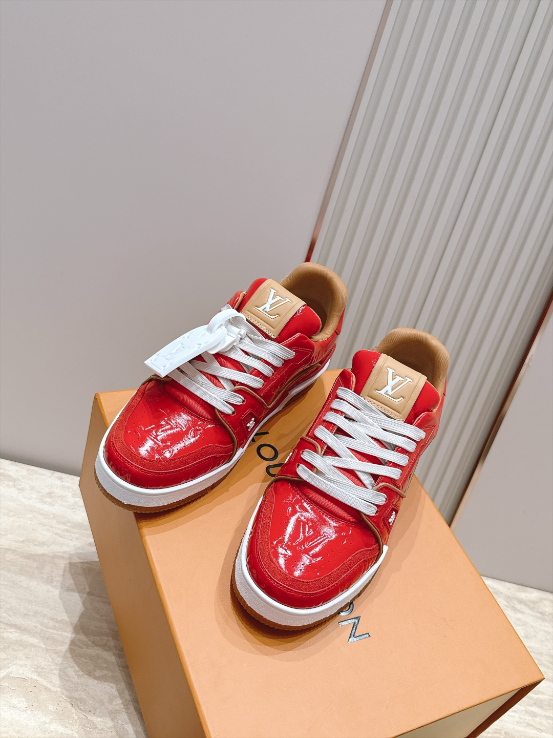 顶级版本： 情侣款 新色系！ LV trainer~~全新升级版~~经典回归❗ 情侣款，滑板鞋，篮球鞋，运动鞋…… LV