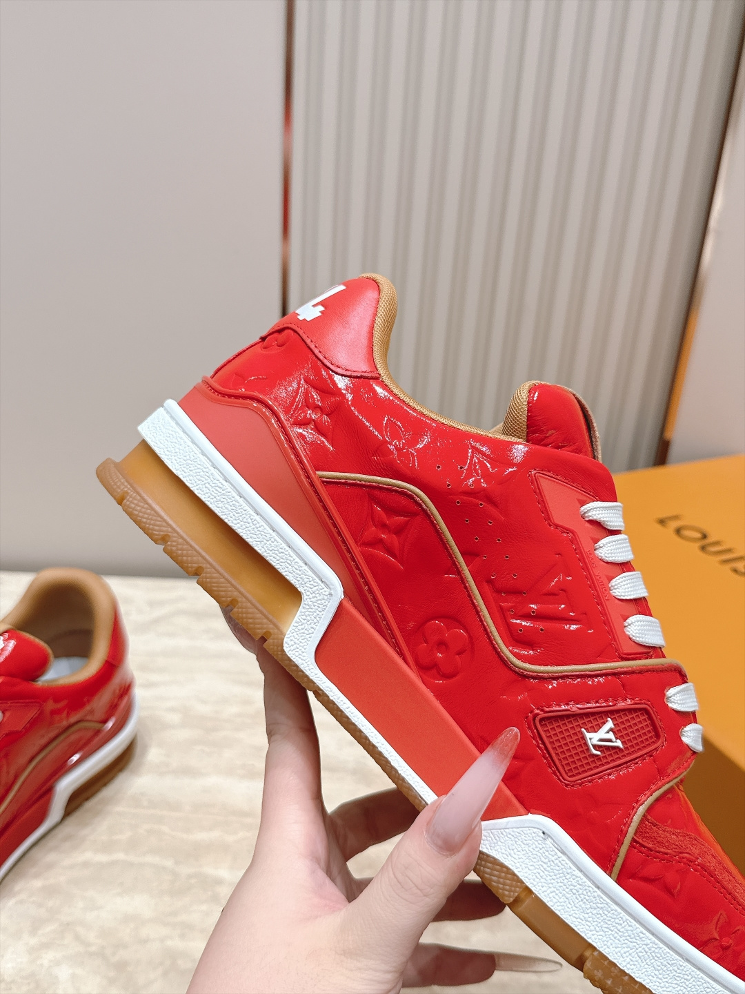顶级版本： 情侣款 新色系！ LV trainer~~全新升级版~~经典回归❗ 情侣款，滑板鞋，篮球鞋，运动鞋…… LV