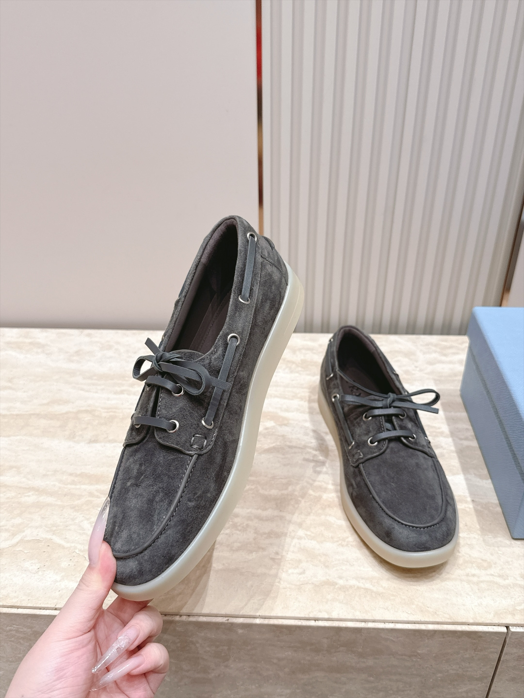顶级品质（配高档飞机盒✈️）  26Ss早秋新款Prada普拉达 系带乐福鞋经典字母烫印复古老钱风休闲平底单鞋 羊皮绒面