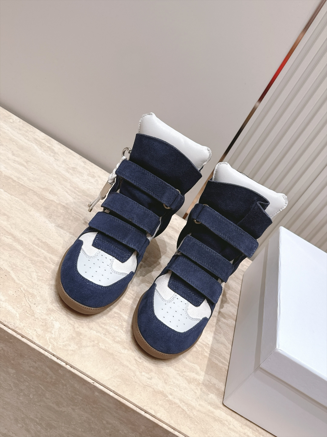 Isabel Marant 伊莎贝尔 2026最新款 复古 休闲运动鞋 赛车鞋 风靡欧美明星娱乐圈的Isabel Mar Isabel Marant 伊莎贝尔 2026最新款 复古 休闲运动鞋 赛车鞋 风靡欧美明星娱乐圈的Isabel Mar