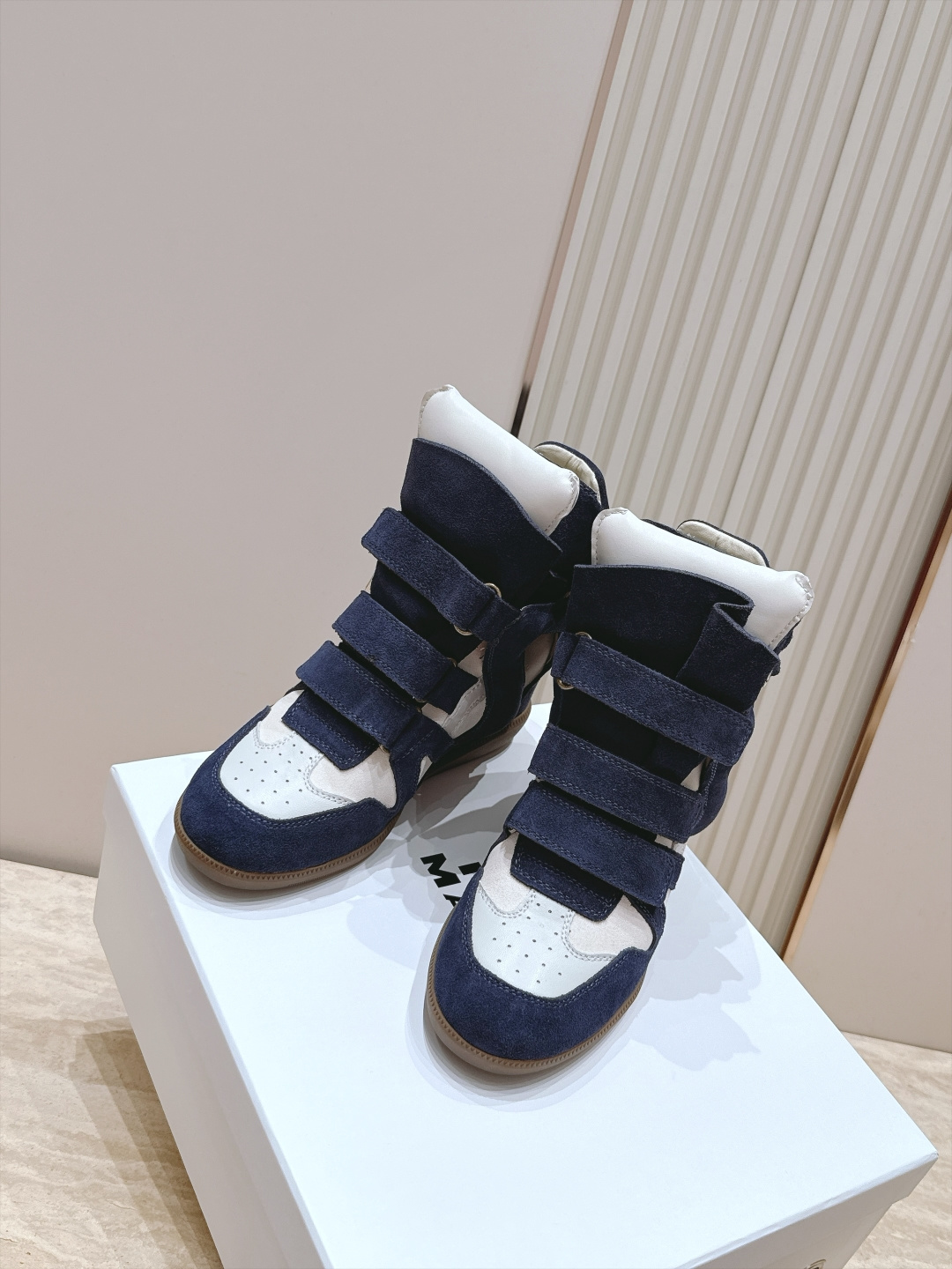Isabel Marant 伊莎贝尔 2026最新款 复古 休闲运动鞋 赛车鞋 风靡欧美明星娱乐圈的Isabel Mar Isabel Marant 伊莎贝尔 2026最新款 复古 休闲运动鞋 赛车鞋 风靡欧美明星娱乐圈的Isabel Mar