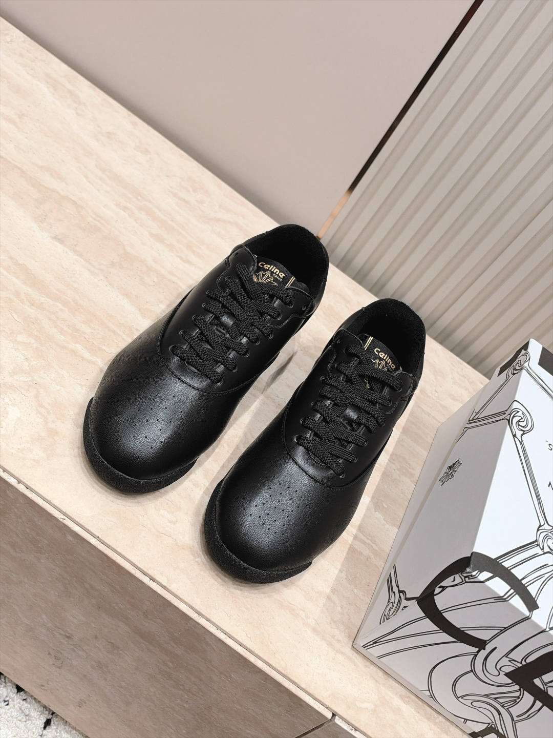 火🔥爆款 Celine & Reebok  联名款 德训鞋 休闲运动鞋  超多明星网红种草 Celine与Reebok的