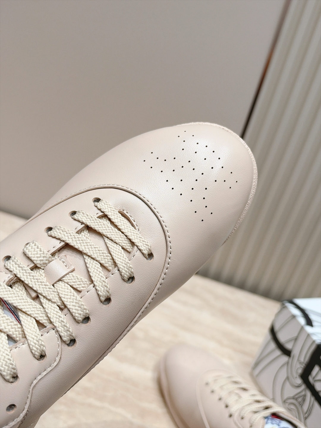 火🔥爆款 Celine & Reebok  联名款 德训鞋 休闲运动鞋  超多明星网红种草 Celine与Reebok的