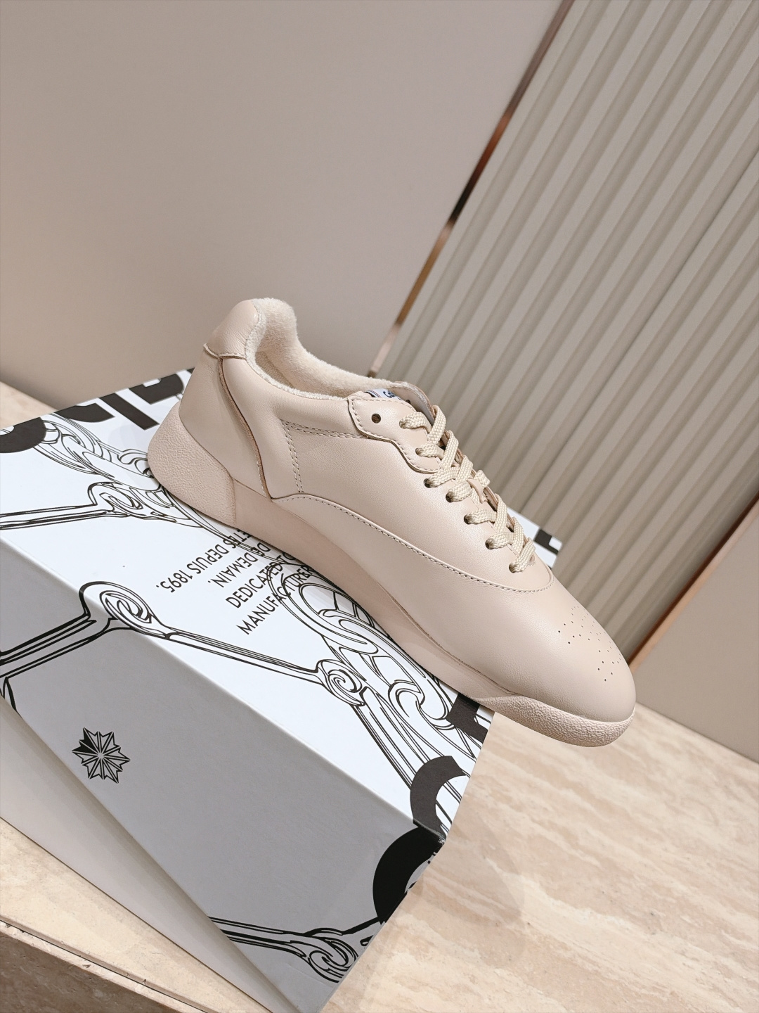 火🔥爆款 Celine & Reebok  联名款 德训鞋 休闲运动鞋  超多明星网红种草 Celine与Reebok的
