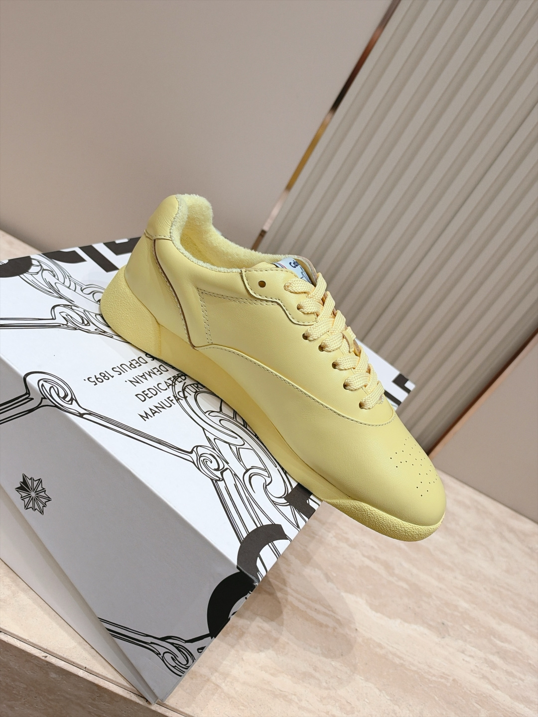 火🔥爆款 Celine & Reebok  联名款 德训鞋 休闲运动鞋  超多明星网红种草 Celine与Reebok的