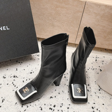Chanel 香奈儿 2026vs秋冬新品靴子系列……方头盒扣高跟弹力短靴 经典拼色 高级感满满 超飒战靴,上脚显瘦增高 Chanel 香奈儿 2026vs秋冬新品靴子系列……方头盒扣高跟弹力短靴 经典拼色 高级感满满 超飒战靴,上脚显瘦增高