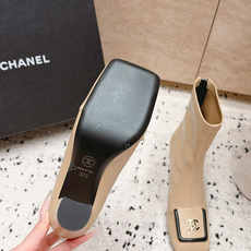 Chanel 香奈儿 2026vs秋冬新品靴子系列……方头盒扣高跟弹力短靴 经典拼色 高级感满满 超飒战靴,上脚显瘦增高 Chanel 香奈儿 2026vs秋冬新品靴子系列……方头盒扣高跟弹力短靴 经典拼色 高级感满满 超飒战靴,上脚显瘦增高