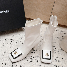 Chanel 香奈儿 2026vs秋冬新品靴子系列……方头盒扣高跟弹力短靴 经典拼色 高级感满满 超飒战靴,上脚显瘦增高 Chanel 香奈儿 2026vs秋冬新品靴子系列……方头盒扣高跟弹力短靴 经典拼色 高级感满满 超飒战靴,上脚显瘦增高