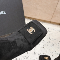 Chanel 香奈儿 2026vs秋冬新品靴子系列……方头盒扣高跟弹力短靴 经典拼色 高级感满满 超飒战靴,上脚显瘦增高 Chanel 香奈儿 2026vs秋冬新品靴子系列……方头盒扣高跟弹力短靴 经典拼色 高级感满满 超飒战靴,上脚显瘦增高