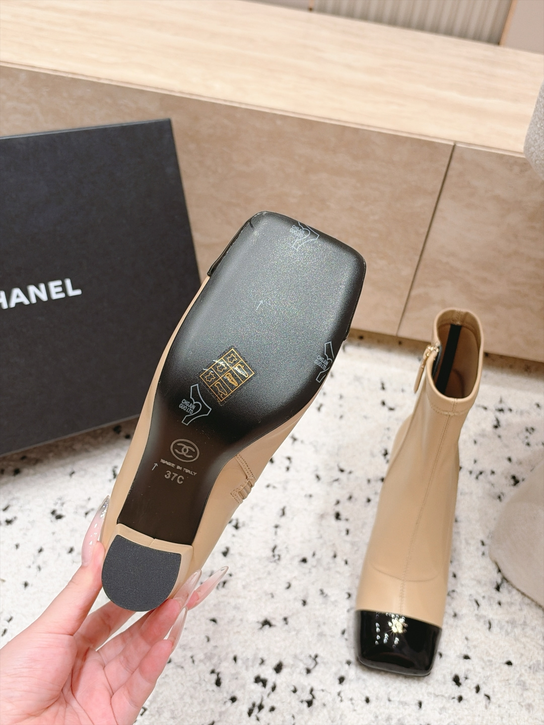 Chanel 香奈儿 2026vs秋冬新品靴子系列……方头高跟弹力短靴 经典拼色 高级感满满 超飒战靴，上脚显瘦增高，绝
