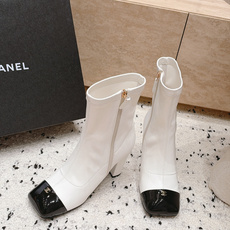 Chanel 香奈儿 2026vs秋冬新品靴子系列……方头高跟弹力短靴 经典拼色 高级感满满 超飒战靴,上脚显瘦增高,绝 Chanel 香奈儿 2026vs秋冬新品靴子系列……方头高跟弹力短靴 经典拼色 高级感满满 超飒战靴,上脚显瘦增高,绝