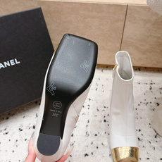 Chanel 香奈儿 2026vs秋冬新品靴子系列……方头高跟弹力短靴 经典拼色 高级感满满 超飒战靴,上脚显瘦增高,绝 Chanel 香奈儿 2026vs秋冬新品靴子系列……方头高跟弹力短靴 经典拼色 高级感满满 超飒战靴,上脚显瘦增高,绝