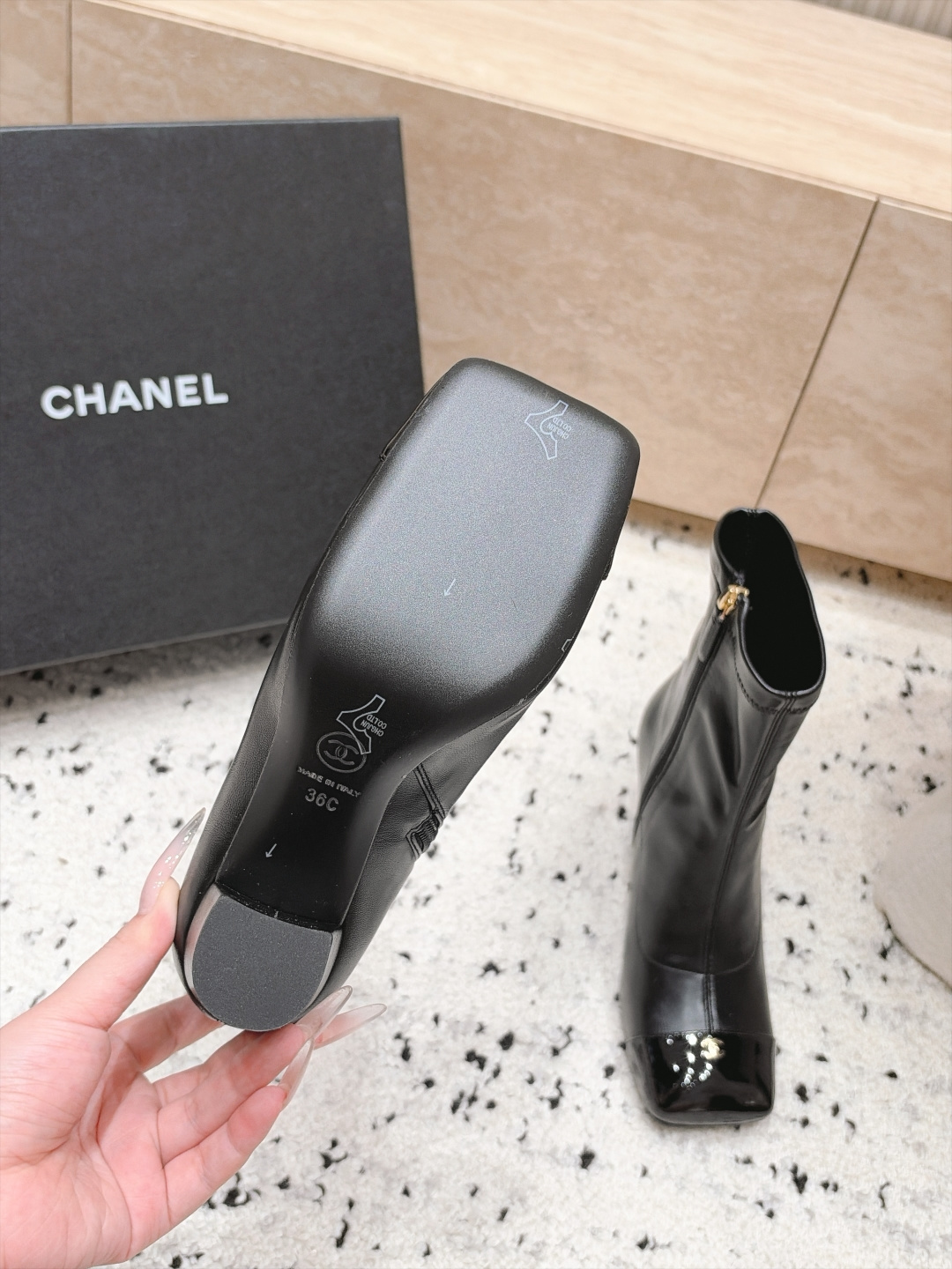 Chanel 香奈儿 2026vs秋冬新品靴子系列……方头高跟弹力短靴 经典拼色 高级感满满 超飒战靴,上脚显瘦增高,绝 Chanel 香奈儿 2026vs秋冬新品靴子系列……方头高跟弹力短靴 经典拼色 高级感满满 超飒战靴,上脚显瘦增高,绝