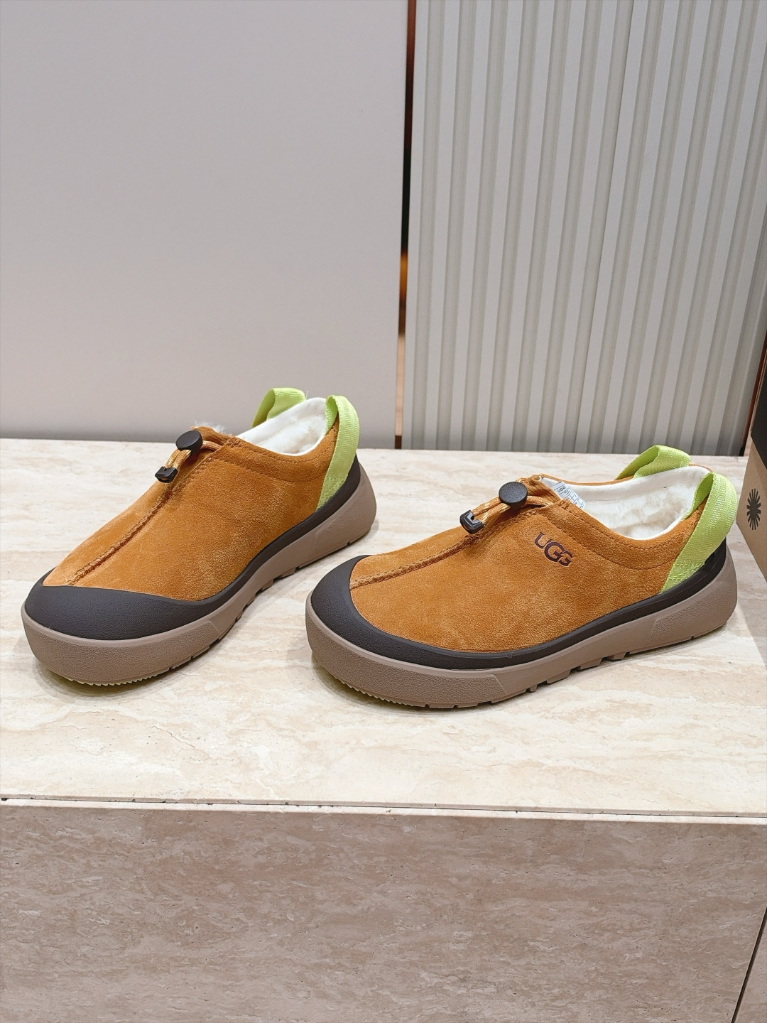 女 情侣款 男+10 UGG~26vs早秋季新款厚底毛鞋系列…… 【情侣圆头厚底毛鞋】 一款不会撞衫的鞋子、简约的隔 女 情侣款 男+10 UGG~26vs早秋季新款厚底毛鞋系列…… 【情侣圆头厚底毛鞋】 一款不会撞衫的鞋子、简约的隔