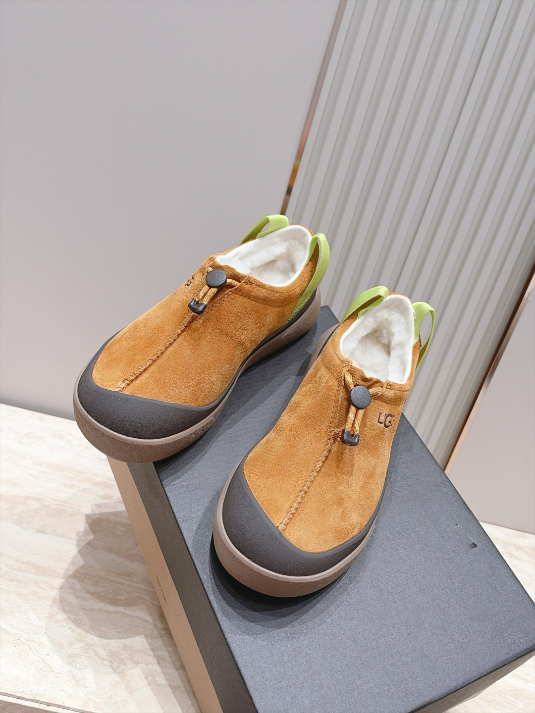 女 情侣款 男+10   UGG~26vs早秋季新款厚底毛鞋系列…… 【情侣圆头厚底毛鞋】 一款不会撞衫的鞋子、简约的隔