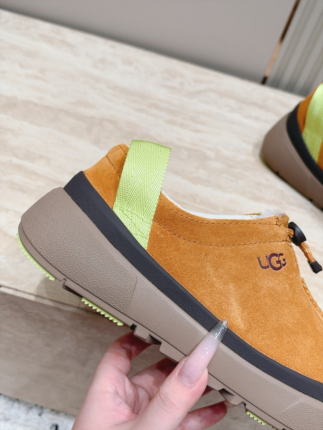 女 情侣款 男+10   UGG~26vs早秋季新款厚底毛鞋系列…… 【情侣圆头厚底毛鞋】 一款不会撞衫的鞋子、简约的隔