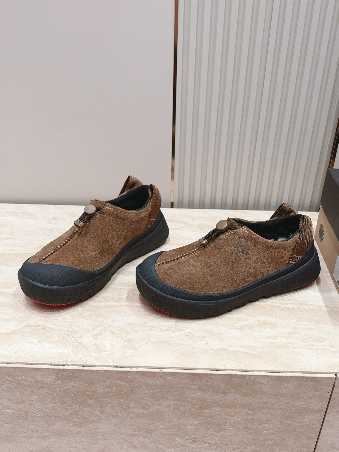 女 情侣款 男+10 UGG~26vs早秋季新款厚底毛鞋系列…… 【情侣圆头厚底毛鞋】 一款不会撞衫的鞋子、简约的隔 女 情侣款 男+10 UGG~26vs早秋季新款厚底毛鞋系列…… 【情侣圆头厚底毛鞋】 一款不会撞衫的鞋子、简约的隔