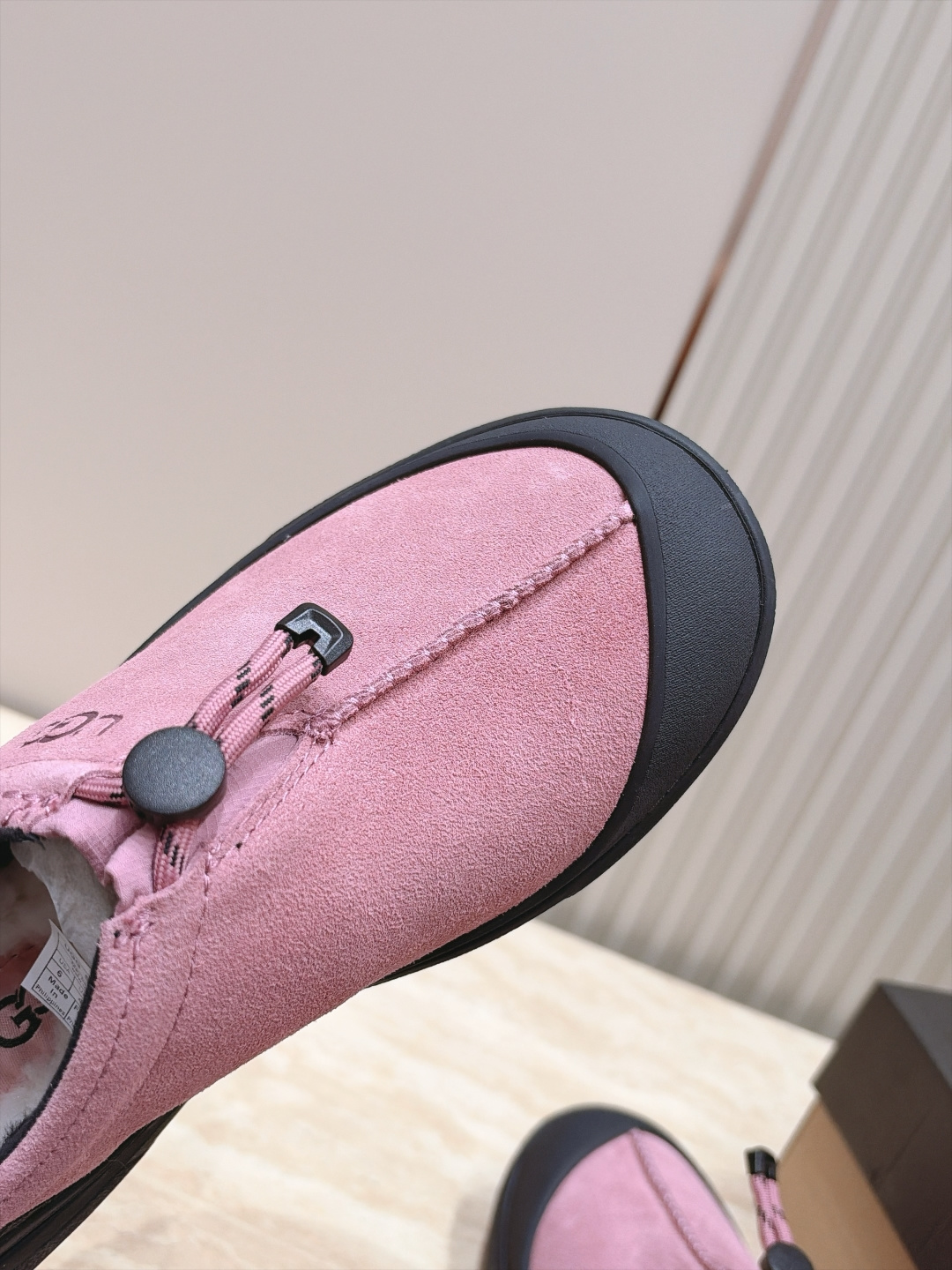 女 情侣款 男+10 UGG~26vs早秋季新款厚底毛鞋系列…… 【情侣圆头厚底毛鞋】 一款不会撞衫的鞋子、简约的隔 女 情侣款 男+10 UGG~26vs早秋季新款厚底毛鞋系列…… 【情侣圆头厚底毛鞋】 一款不会撞衫的鞋子、简约的隔