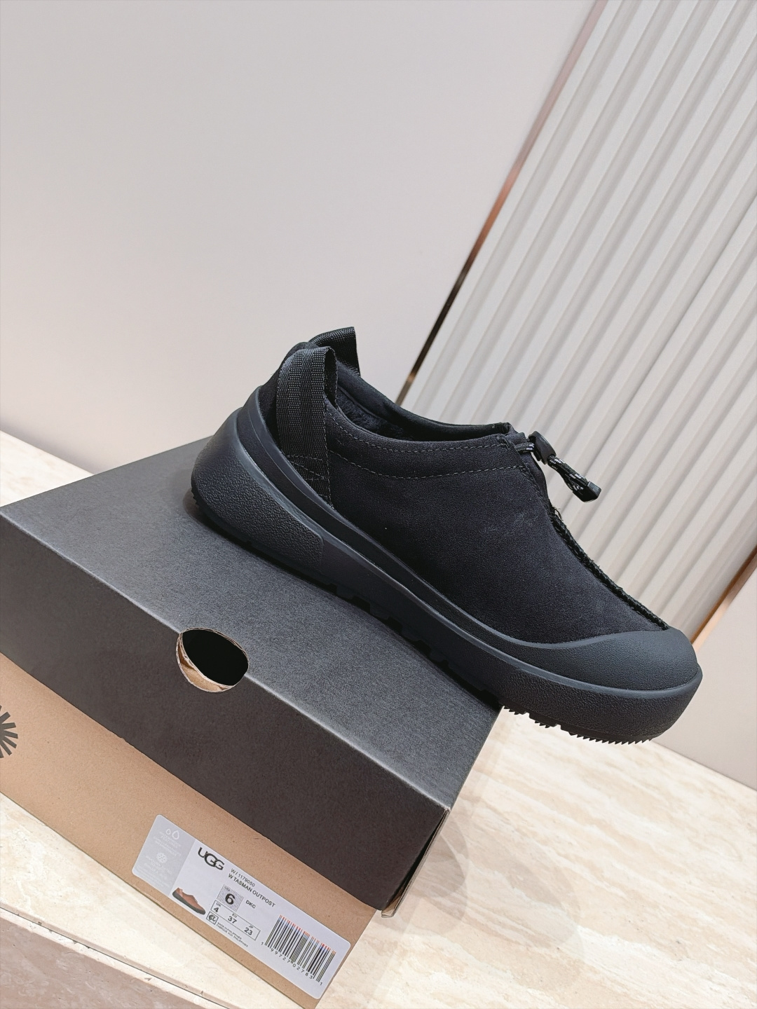 女 情侣款 男+10 UGG~26vs早秋季新款厚底毛鞋系列…… 【情侣圆头厚底毛鞋】 一款不会撞衫的鞋子、简约的隔 女 情侣款 男+10 UGG~26vs早秋季新款厚底毛鞋系列…… 【情侣圆头厚底毛鞋】 一款不会撞衫的鞋子、简约的隔