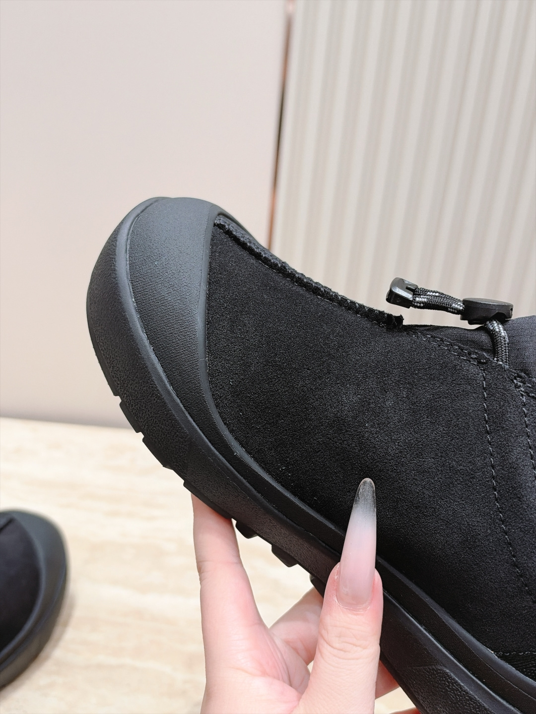 女 情侣款 男+10 UGG~26vs早秋季新款厚底毛鞋系列…… 【情侣圆头厚底毛鞋】 一款不会撞衫的鞋子、简约的隔 女 情侣款 男+10 UGG~26vs早秋季新款厚底毛鞋系列…… 【情侣圆头厚底毛鞋】 一款不会撞衫的鞋子、简约的隔