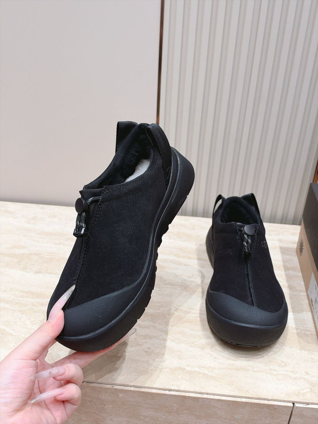 女 情侣款 男+10 UGG~26vs早秋季新款厚底毛鞋系列…… 【情侣圆头厚底毛鞋】 一款不会撞衫的鞋子、简约的隔 女 情侣款 男+10 UGG~26vs早秋季新款厚底毛鞋系列…… 【情侣圆头厚底毛鞋】 一款不会撞衫的鞋子、简约的隔