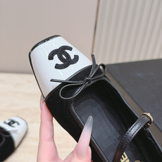 CHANEL 香奈儿26K新品双C拼色方头平底玛丽珍鞋单鞋 法式复古氛围感拉满 经典拼色方头版型超显脚瘦 一字带衬得脚 CHANEL 香奈儿26K新品双C拼色方头平底玛丽珍鞋单鞋 法式复古氛围感拉满 经典拼色方头版型超显脚瘦 一字带衬得脚