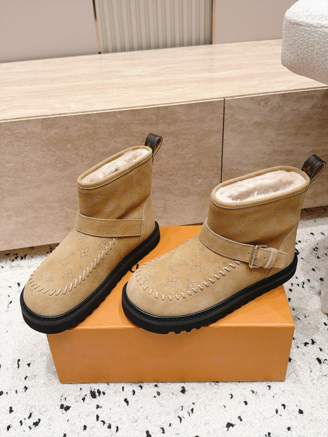 LOUIS VUITTON 26/ 秋冬新款 老花雪地靴 LV冬季滑雪系列Monogram雪地靴,辦识度超高!内里柔软羊 LOUIS VUITTON 26/ 秋冬新款 老花雪地靴 LV冬季滑雪系列Monogram雪地靴,辦识度超高!内里柔软羊