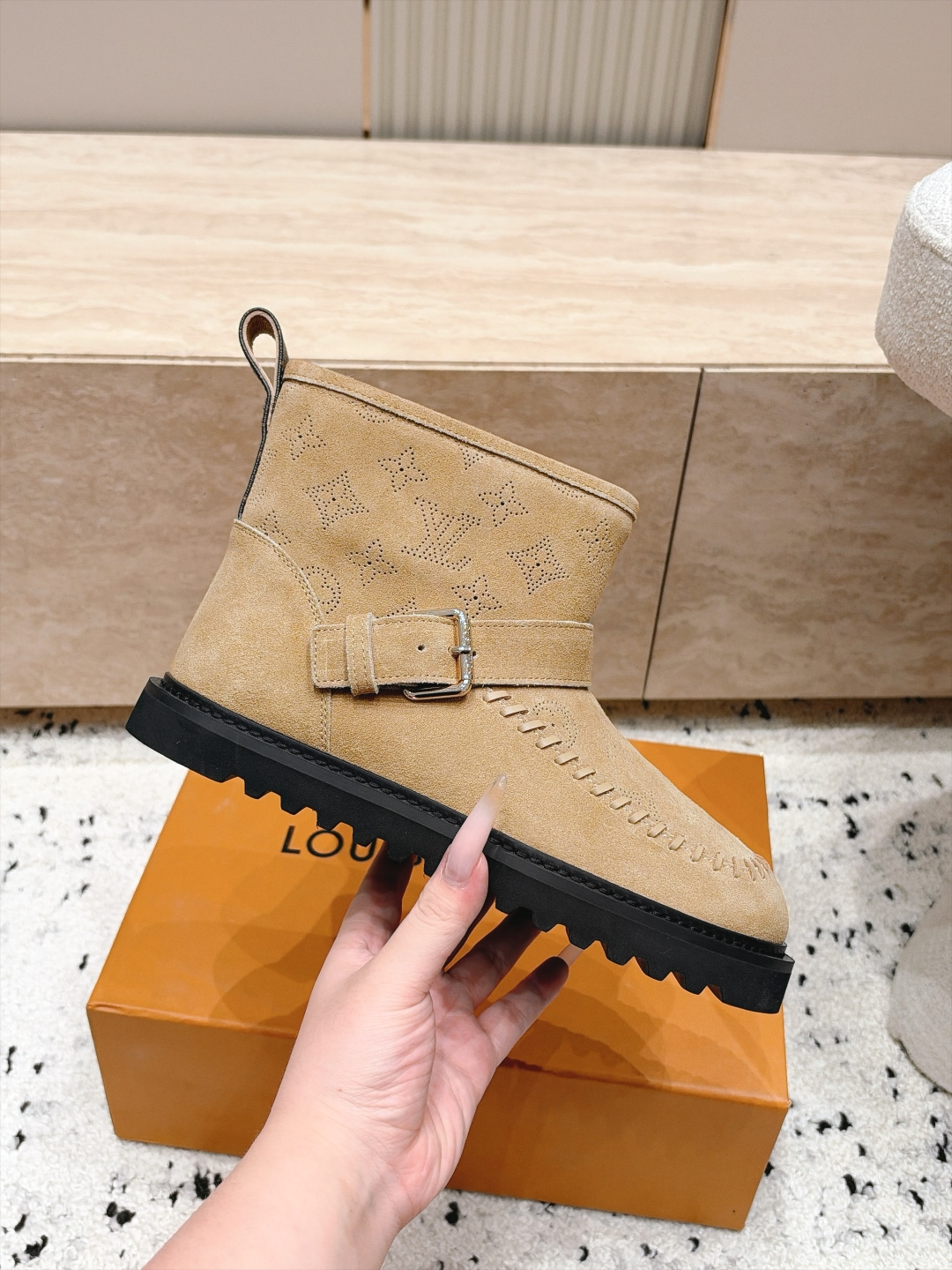 LOUIS VUITTON 26/ 秋冬新款 老花雪地靴 LV冬季滑雪系列Monogram雪地靴,辦识度超高!内里柔软羊 LOUIS VUITTON 26/ 秋冬新款 老花雪地靴 LV冬季滑雪系列Monogram雪地靴,辦识度超高!内里柔软羊