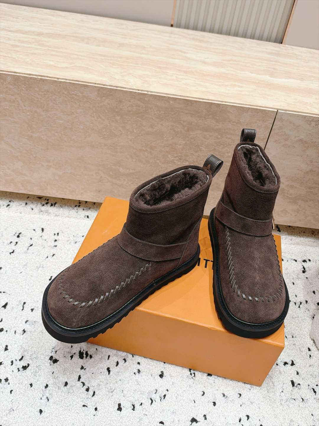 LOUIS VUITTON 26/ 秋冬新款 老花雪地靴 LV冬季滑雪系列Monogram雪地靴，辦识度超高！内里柔软羊