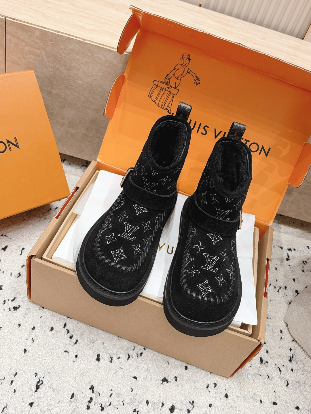 LOUIS VUITTON 26/ 秋冬新款 老花雪地靴 LV冬季滑雪系列Monogram雪地靴，辦识度超高！内里柔软羊