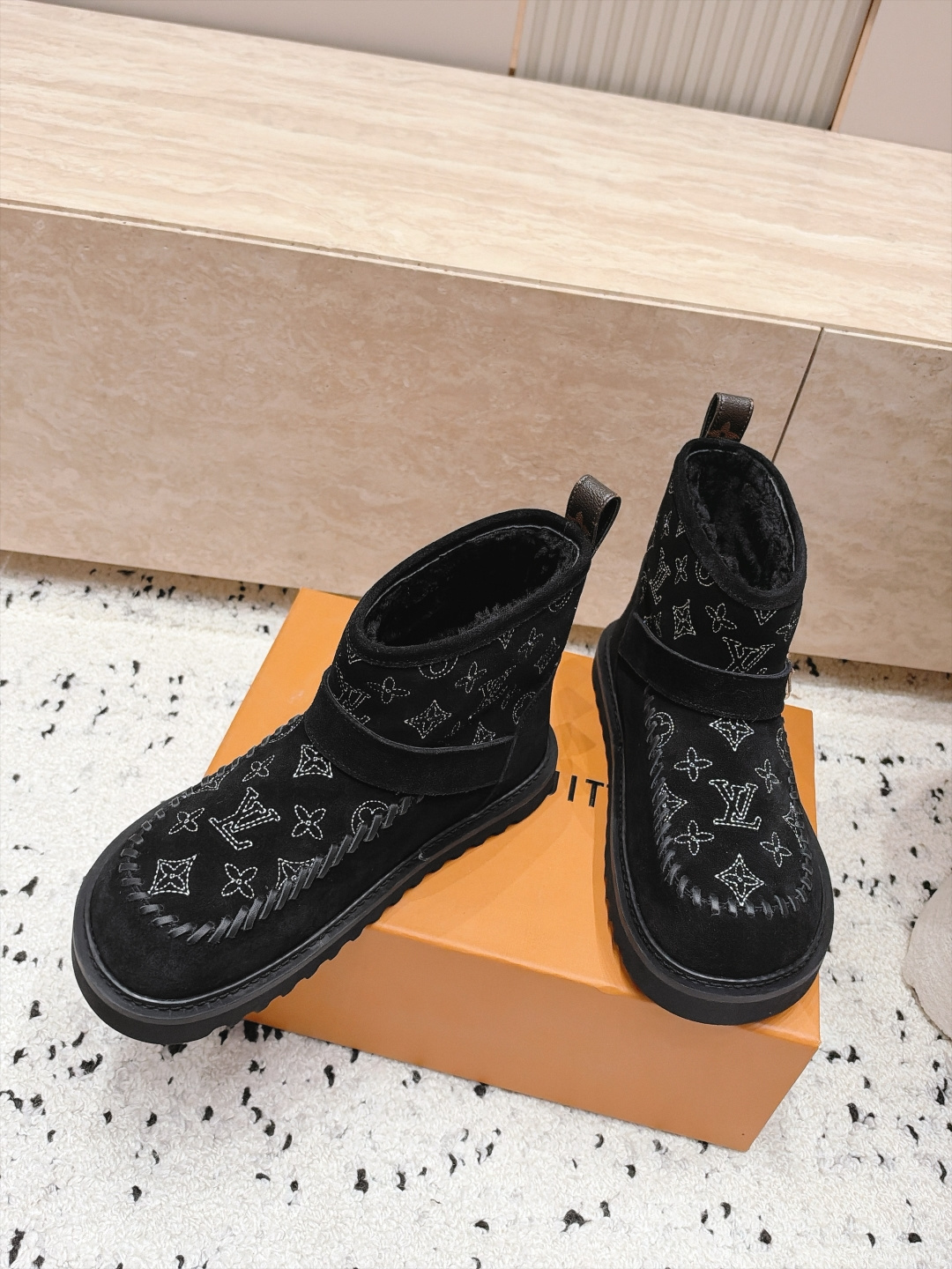 LOUIS VUITTON 26/ 秋冬新款 老花雪地靴 LV冬季滑雪系列Monogram雪地靴，辦识度超高！内里柔软羊
