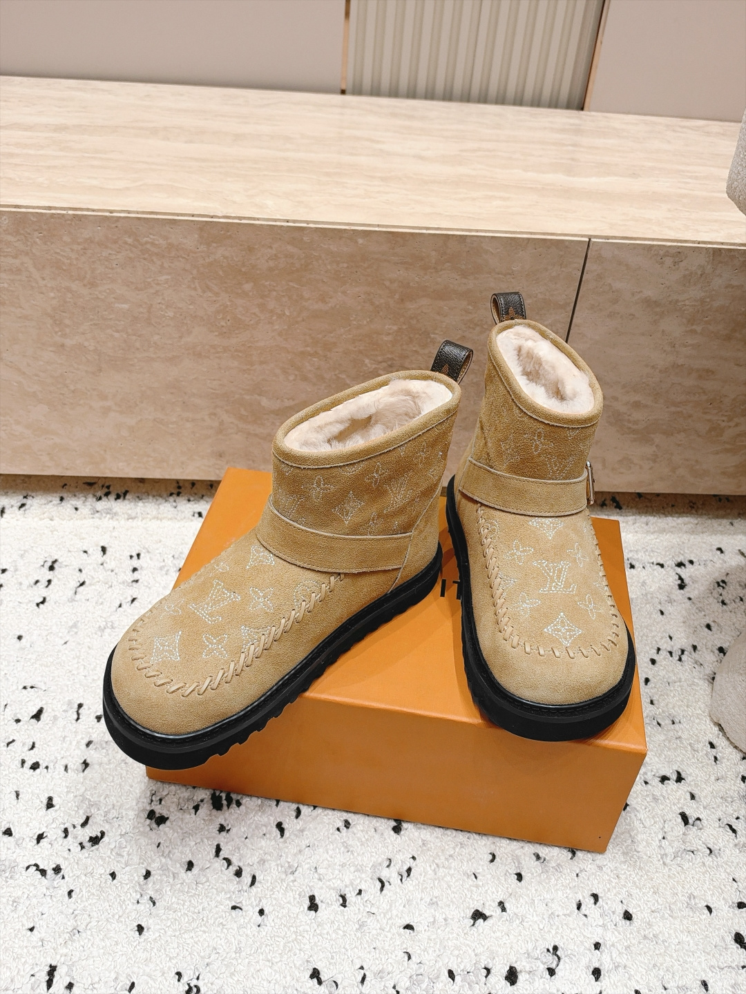 LOUIS VUITTON 26/ 秋冬新款 老花雪地靴 LV冬季滑雪系列Monogram雪地靴，辦识度超高！内里柔软羊