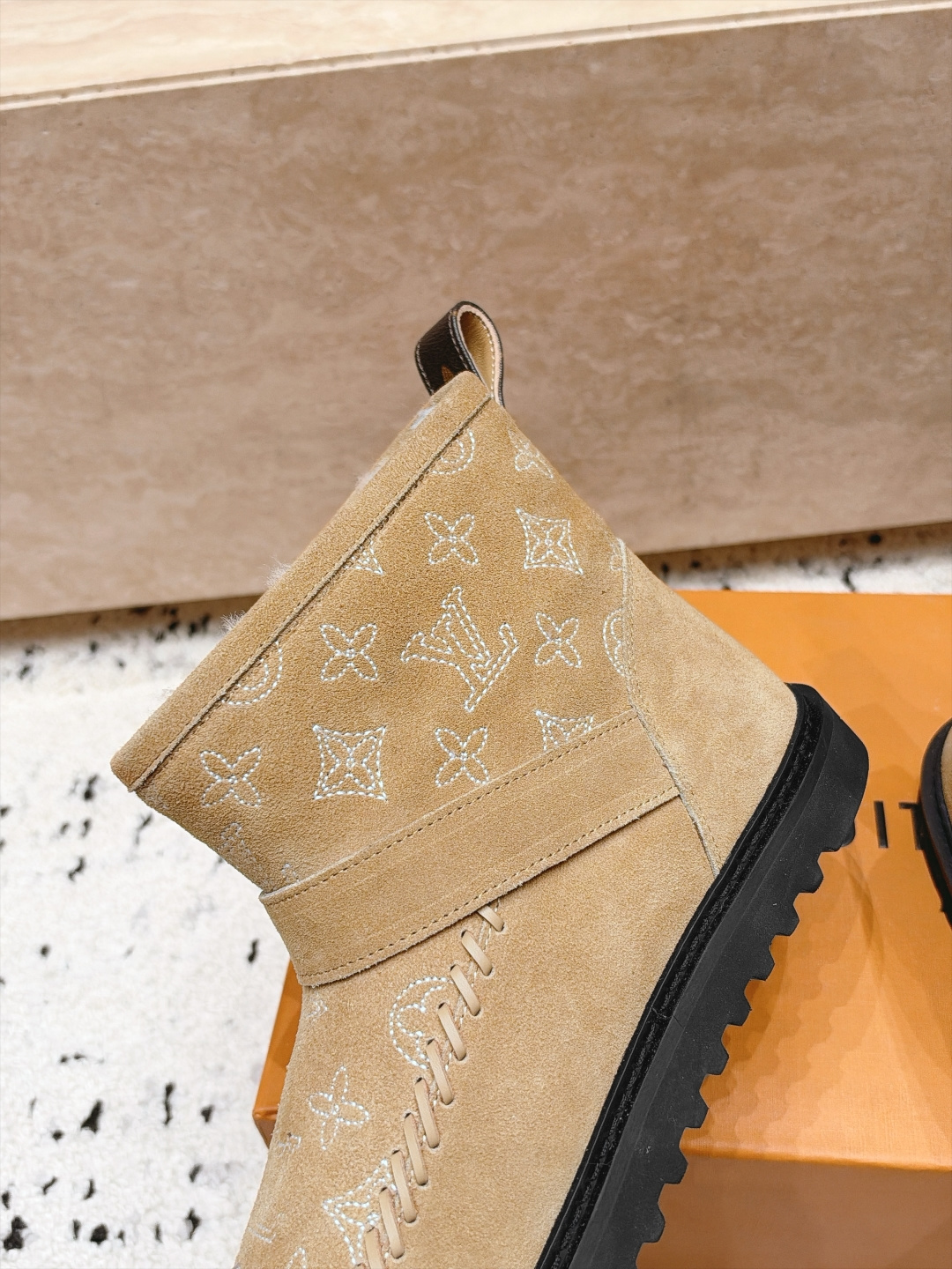 LOUIS VUITTON 26/ 秋冬新款 老花雪地靴 LV冬季滑雪系列Monogram雪地靴，辦识度超高！内里柔软羊