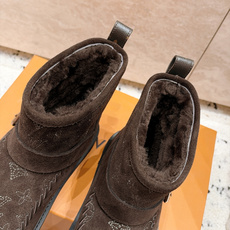 LOUIS VUITTON 26/ 秋冬新款 老花雪地靴 LV冬季滑雪系列Monogram雪地靴,辦识度超高!内里柔软羊 LOUIS VUITTON 26/ 秋冬新款 老花雪地靴 LV冬季滑雪系列Monogram雪地靴,辦识度超高!内里柔软羊