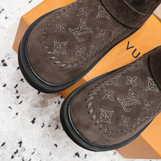 LOUIS VUITTON 26/ 秋冬新款 老花雪地靴 LV冬季滑雪系列Monogram雪地靴,辦识度超高!内里柔软羊 LOUIS VUITTON 26/ 秋冬新款 老花雪地靴 LV冬季滑雪系列Monogram雪地靴,辦识度超高!内里柔软羊