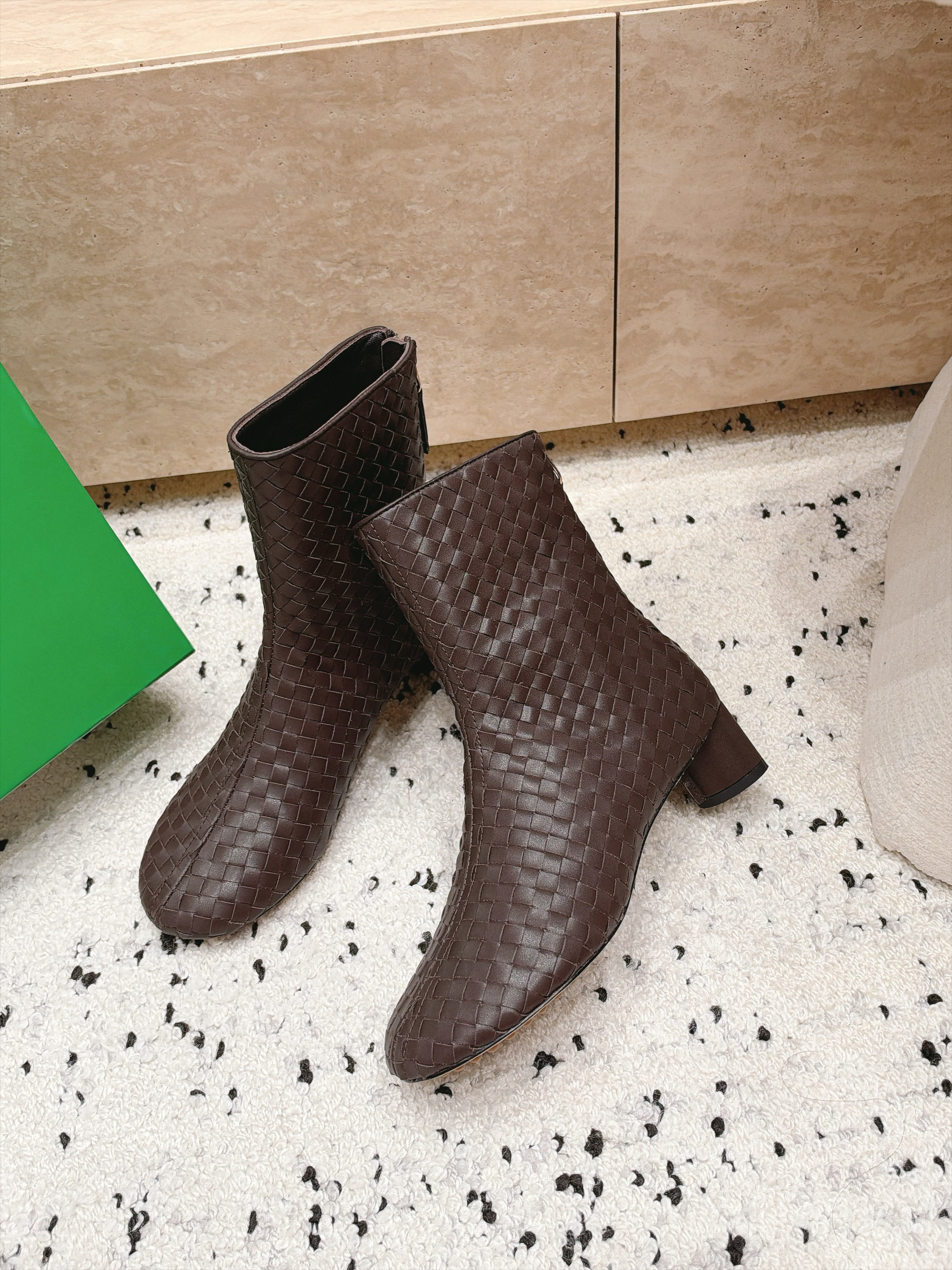 顶级版本  Bottega Veneta| 26秋冬新款BV 编织极简风短靴系列单品 牛油皮 全真皮  优雅材质运用在鞋