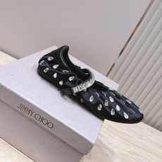 Jimmy Choo 26/早秋新款水钻玛丽珍单鞋 温柔名媛氛围感扑面而来,鞋身柔和的褶皱设计勾勒圆润鞋型,精致水钻饰带 Jimmy Choo 26/早秋新款水钻玛丽珍单鞋 温柔名媛氛围感扑面而来,鞋身柔和的褶皱设计勾勒圆润鞋型,精致水钻饰带