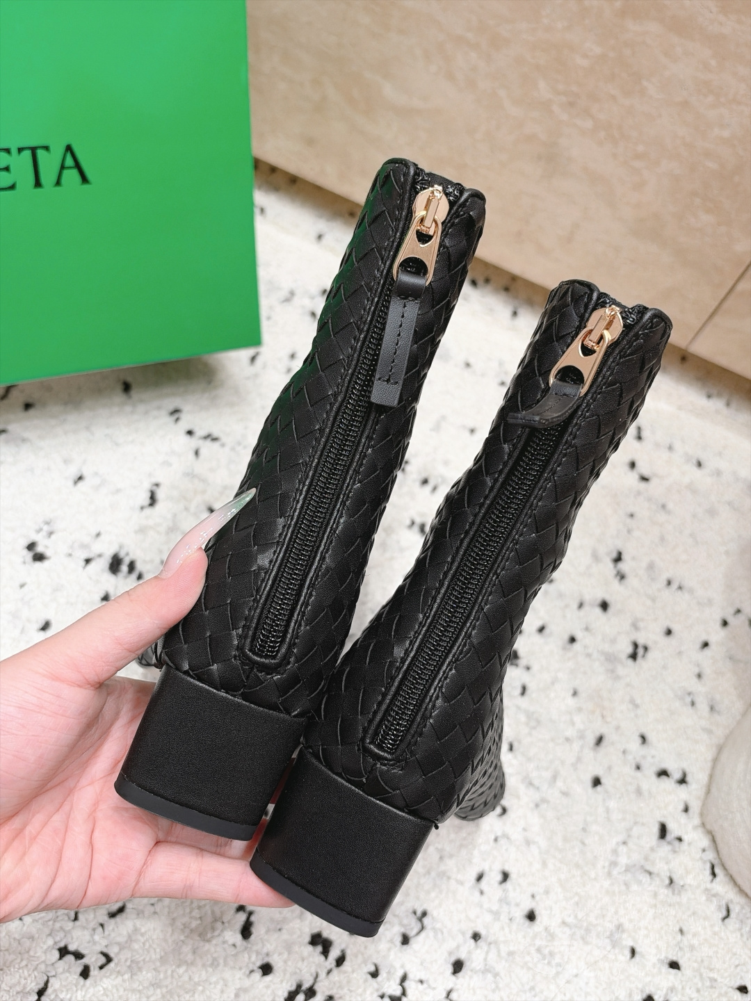 顶级版本  Bottega Veneta| 26秋冬新款BV 编织极简风短靴系列单品 牛油皮 全真皮  优雅材质运用在鞋
